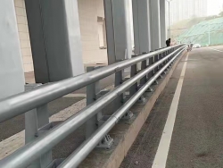瀘州高鐵站護欄