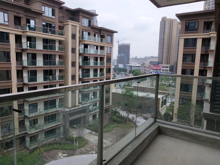 玻璃欄桿.jpg